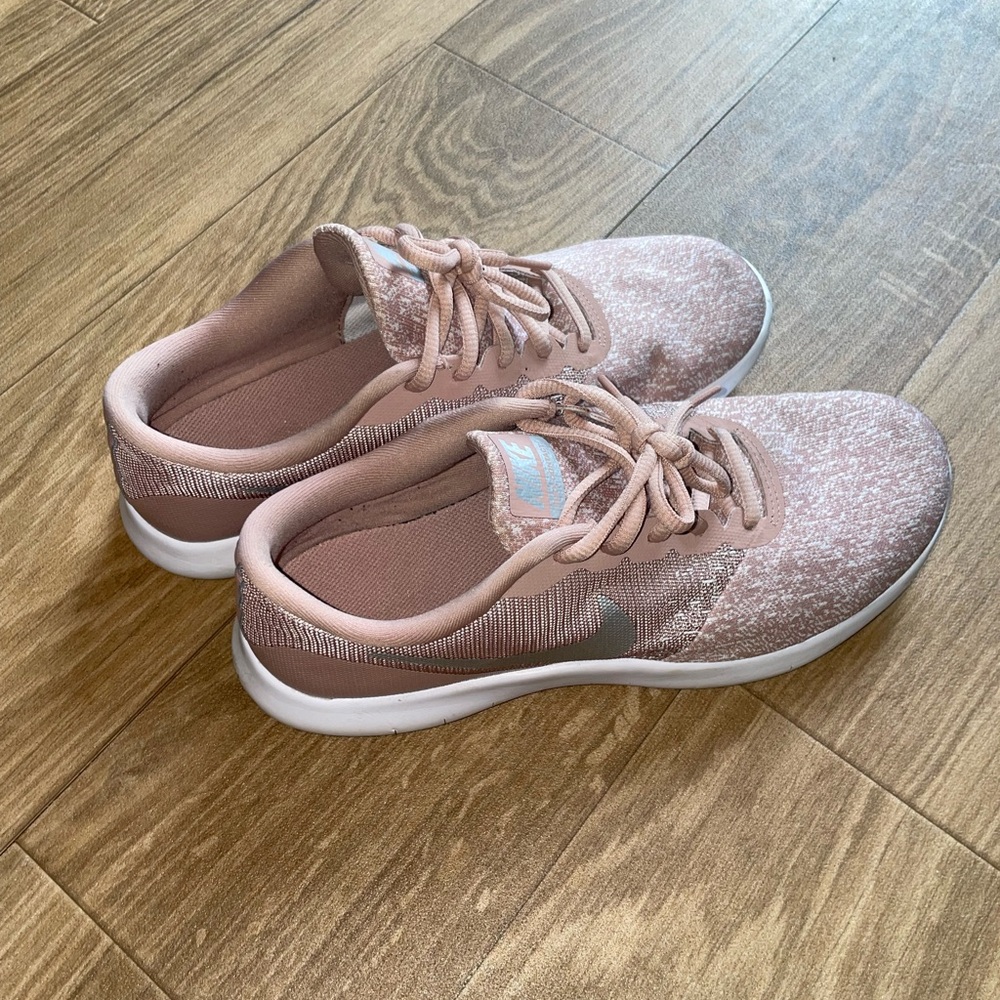 Nike Women's Pink Athletic Shoes